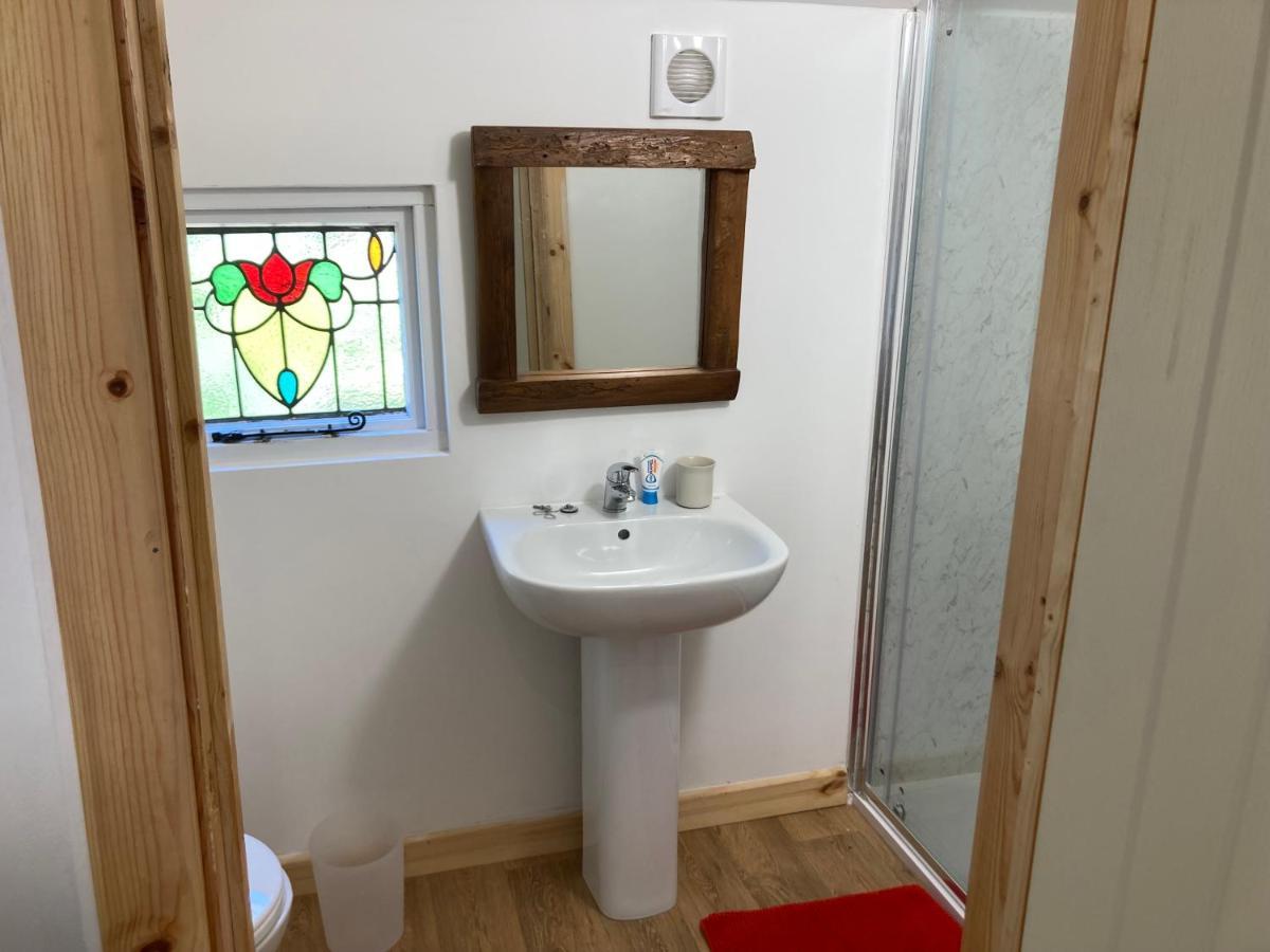 Lodge Honey Bee Cabin