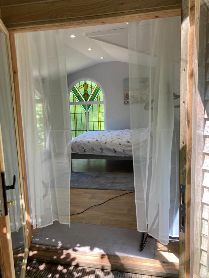 Lodge Honey Bee Cabin *