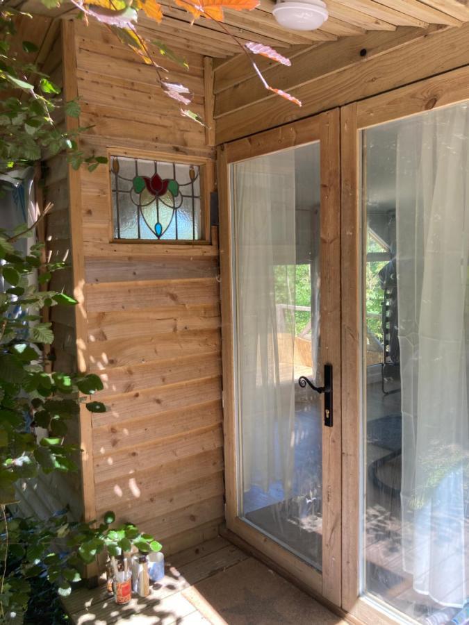 Lodge Honey Bee Cabin Llandysul