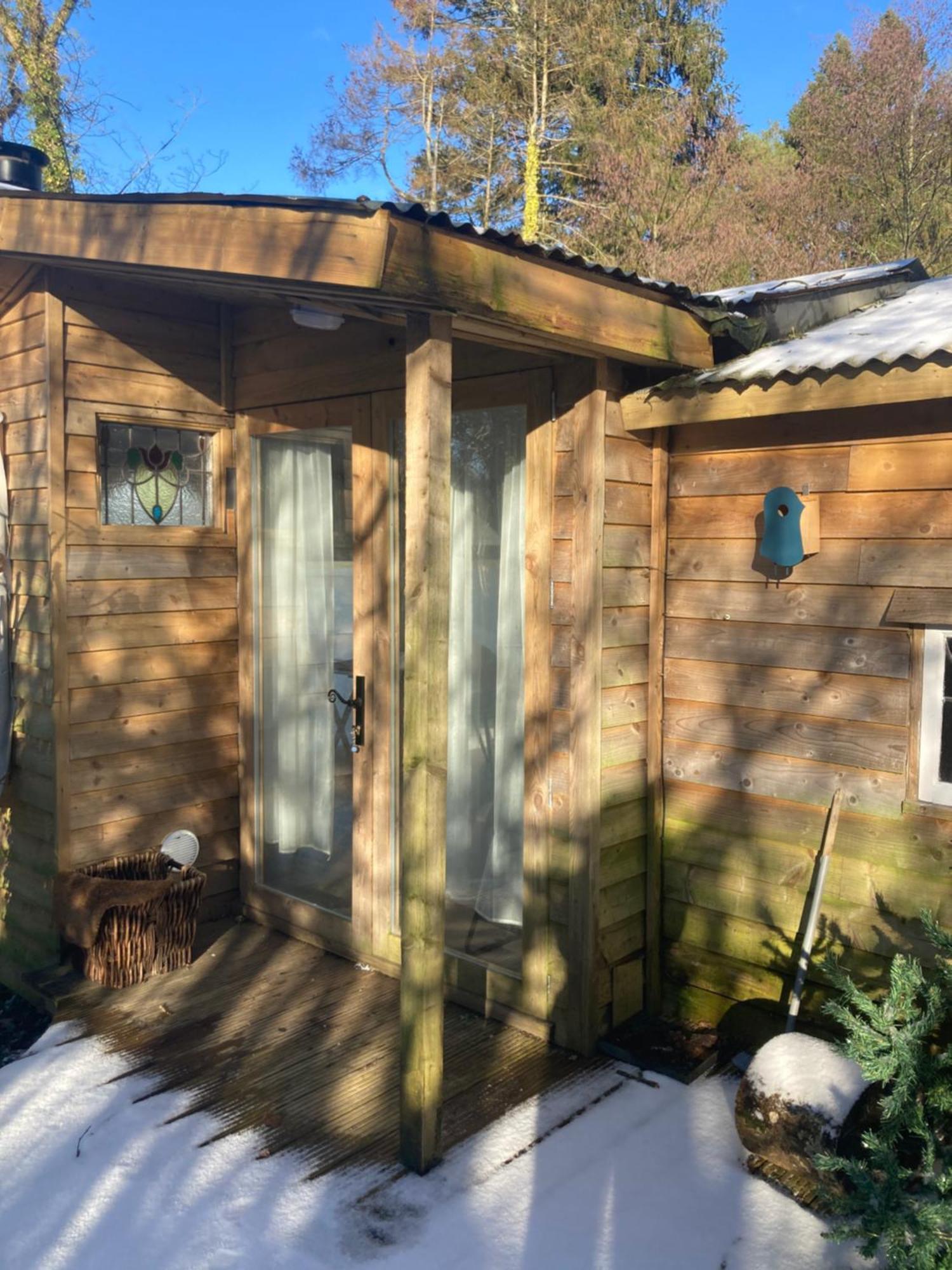 Honey Bee Cabin Lodge Llandysul